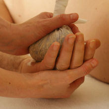 Bild von DIREKT BUCHEN - Kräuterstempel-Massage 45 Min. 